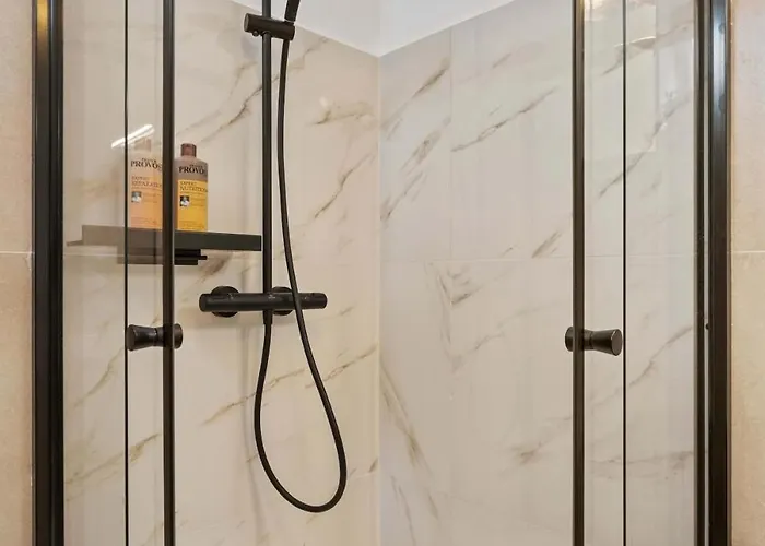 Apartment Modern 1-bedroom Near Train Station & Old Town *