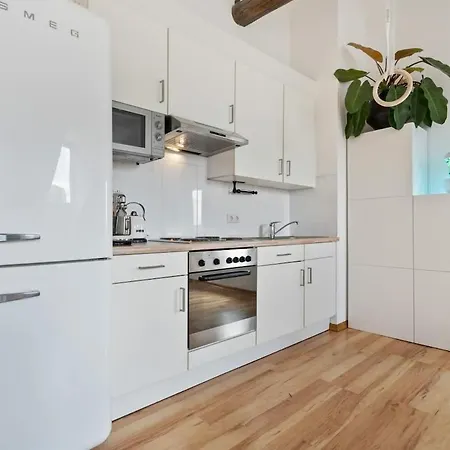 Modern 1-bedroom Near Train Station & Old Town Luxemburg