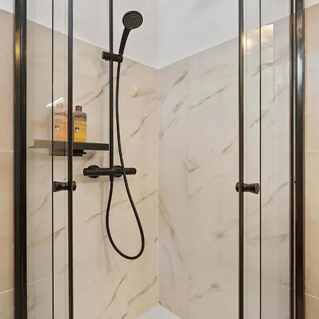 아파트 Modern 1-bedroom Near Train Station & Old Town *