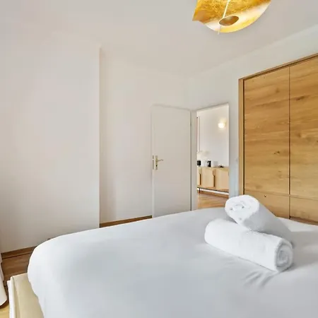 아파트 Modern 1-bedroom Near Train Station & Old Town