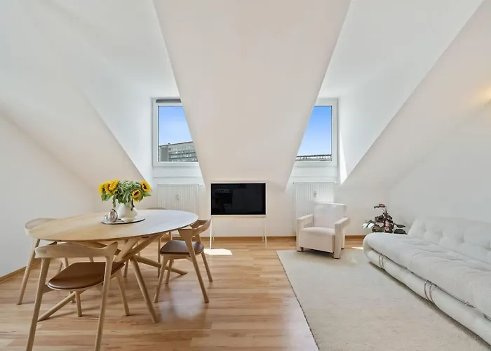 Apartament Modern 1-bedroom Near Train Station & Old Town