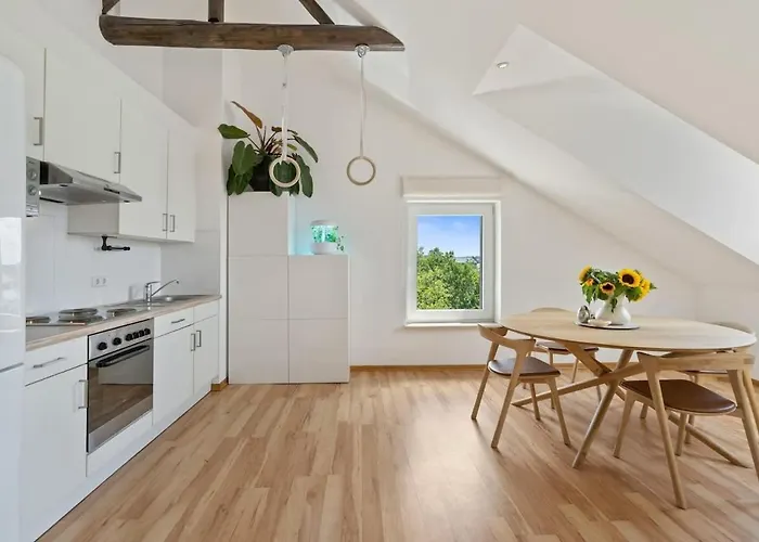 Modern 1-bedroom Near Train Station & Old Town Lejlighed