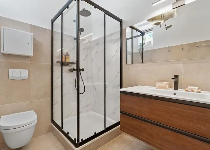 Modern 1-bedroom Near Train Station & Old Town Apartament