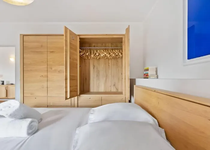 Διαμέρισμα Modern 1-bedroom Near Train Station & Old Town *