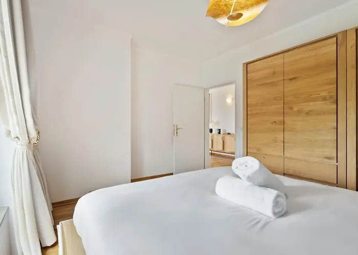 Διαμέρισμα Modern 1-bedroom Near Train Station & Old Town