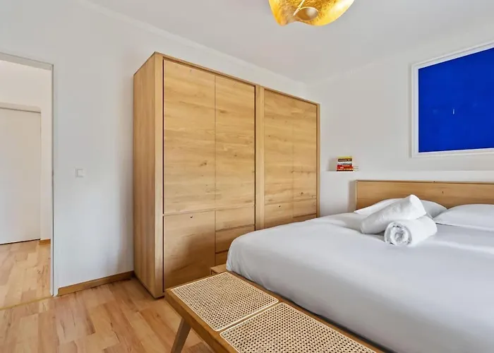 Modern 1-bedroom Near Train Station & Old Town *